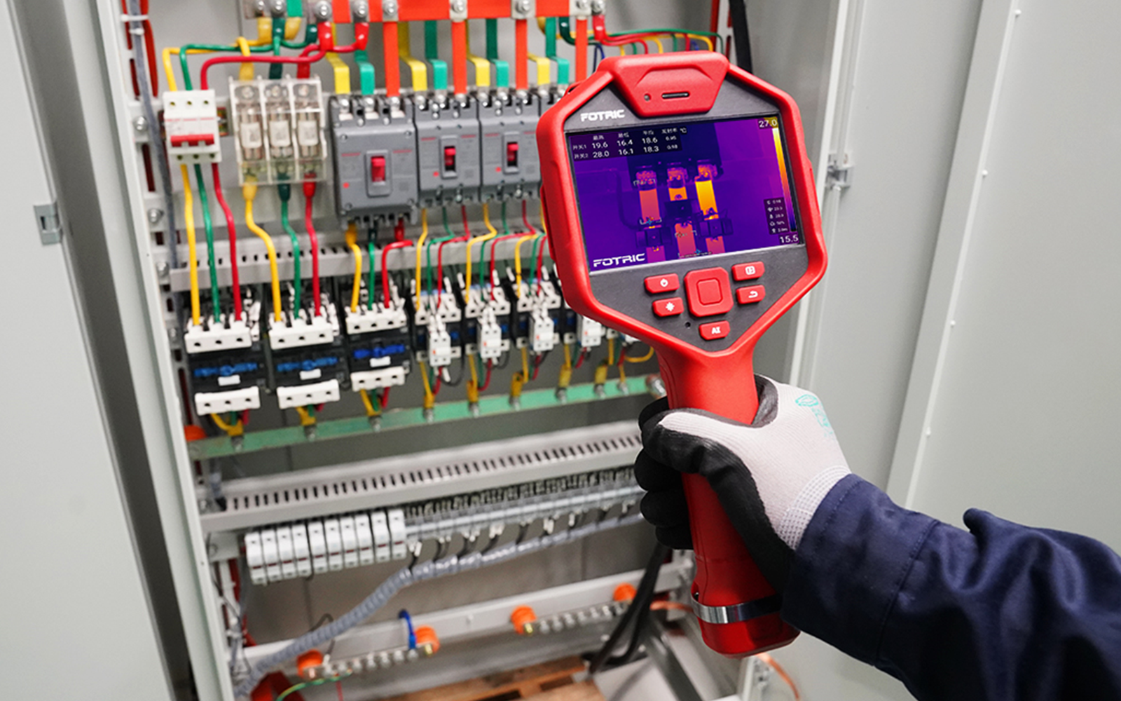 FOTRIC 340+手持热成像检测配电柜